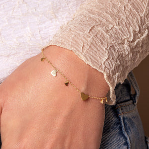 Armband mit mehreren Herzanhängern Gold Armband mit mehreren Herzanhängern Gold