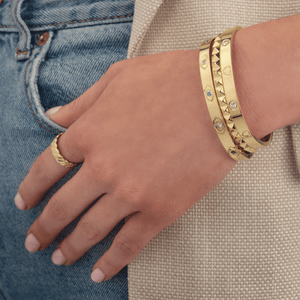 Bangle mit Herzchen Gold Bangle mit Herzchen Gold