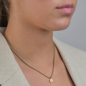 Gedrehte Halskette mit goldenem Smiley Gedrehte Halskette mit goldenem Smiley