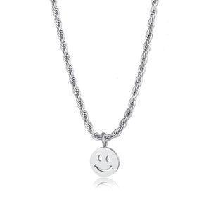 Gedrehte Halskette mit silbernem Smiley Gedrehte Halskette mit silbernem Smiley