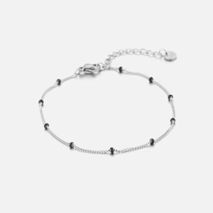 Silberarmband mit schwarzen Kugeln